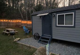 Shepherd's Hut- Wayah Ridge Rentals allows 18 year olds to book a room