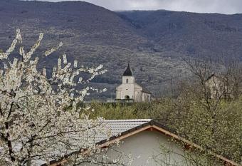 Au fond du village has Balcony rooms