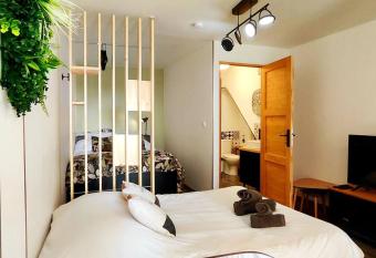 My Conciergerie by LV- Studio le St O-Zone allows 18 year olds to book a room