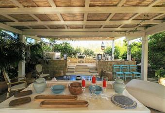 Villa Ciriga has Balcony rooms