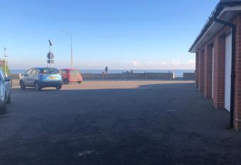 Beach Front House allows 18 year olds to book a room