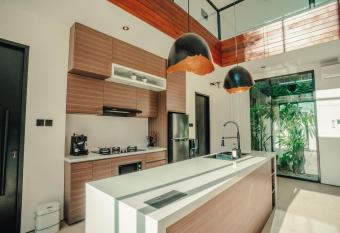 The Villa of Light has rooms with a private hot tub