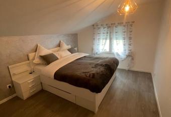 Maisonnette avec terrasse has Balcony rooms