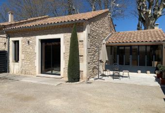 Mazet Le Micocoulier has Balcony rooms