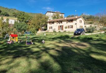 In riva al fiume allows 18 year olds to book a room