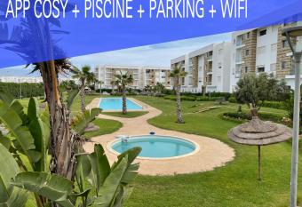 Superbe Appt avec grande piscine has Balcony rooms