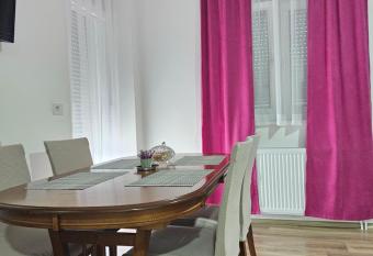 AL Apartments 02 has Balcony rooms