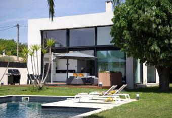 Villa Luxe Oasis has rooms with a private hot tub