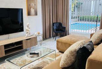 Durban 2 Bedroom Apartment has rooms with a private hot tub