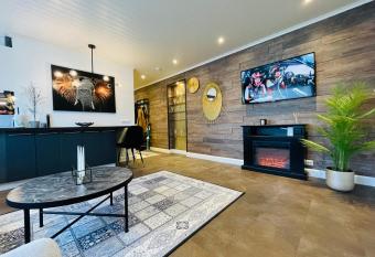 P  rnu City Apartement allows 18 year olds to book a room