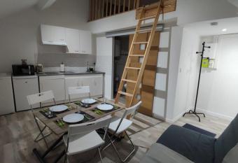 Little House : CDG-Paris-Asterix allows 18 year olds to book a room