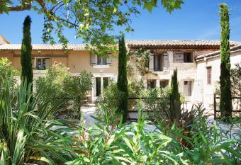 petit duplex Nino allows 18 year olds to book a room