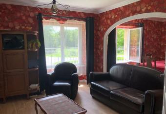 Superbe g  te    la campagne has Balcony rooms