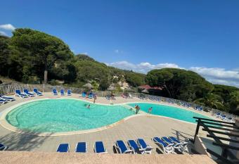 Superbe appartement 6pers avec piscine et jardin has Balcony rooms