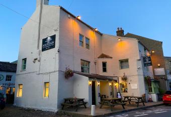 The Fountain Hotel allows 18 year olds to book a room