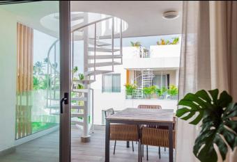 CORALES PENTHOUSE B  VARO has rooms with a private hot tub