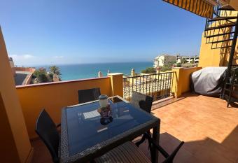Amazing Sea View Apartement, close to beach allows 18 year olds to book a room