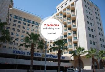 Apartment By The Lake has Balcony rooms