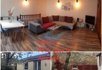 Maison charmante avec jardin centre-ville proche puy du fouu Arriv  e autonome has Balcony rooms