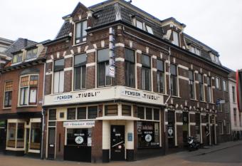 Hostel Pension Tivoli allows 18 year olds to book a room