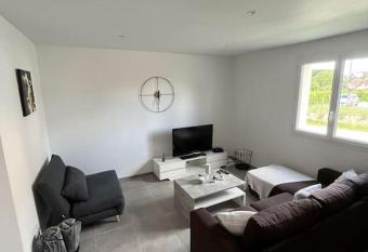 La maison Dardenne has Balcony rooms