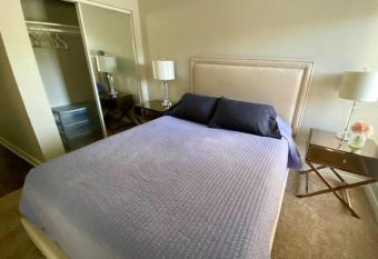 Your home away from home! has rooms with a private hot tub