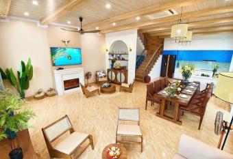 Santorini Villa H    Long has rooms with a private hot tub