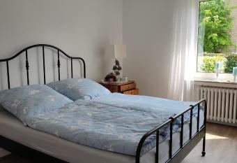 Van  s Zimmergl  ck allows 18 year olds to book a room