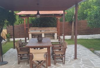 OYRANIAS HOUSE has Balcony rooms