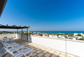 Sea View Penthouse-Attico allows 18 year olds to book a room