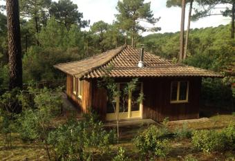 Maison entre lac et oc  an has Balcony rooms