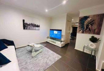 Ultra modern house 20min airport allows 18 year olds to book a room