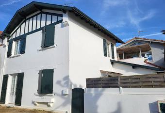 Appartement sur cour privative has Balcony rooms