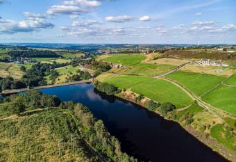 Cozy rural lodge, amazing views close to Holmfirth has Balcony rooms