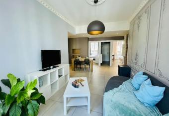 Appartement de charme cosy allows 18 year olds to book a room