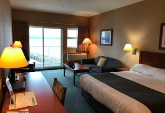 Beach Gardens Resort and Marina has Balcony rooms