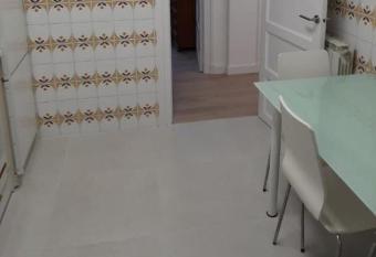 Piso en Pamplona disponible en San fermines, por habitaciones, entero allows 18 year olds to book a room