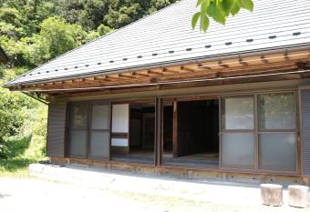                           -villa tabuchi- allows 18 year olds to book a room