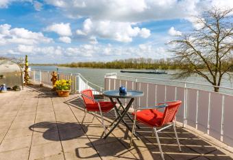 Rheinhotel Dresen has Balcony rooms