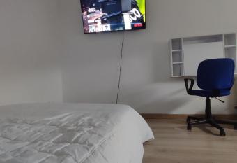 Chambre priv   dans une maison avec terrasse+jardin has Balcony rooms