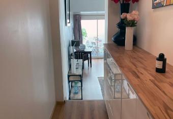 Superbe duplex avec patio has Balcony rooms