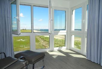 Brandung allows 18 year olds to book a room