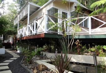 Eumundi Yacht Club B&B has Balcony rooms