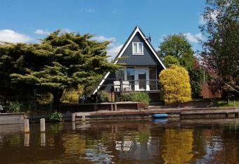 Ferienhaus Brungers allows 18 year olds to book a room