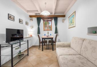 Adorable apartment San Rocco 2 allows 18 year olds to book a room
