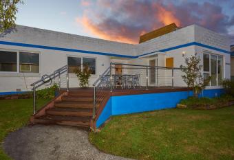 Bridport Holiday Rental has Balcony rooms