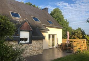 Maison pr  s de Bon repos has Balcony rooms