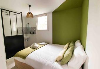 Apt T2 neuf terrasse allows 18 year olds to book a room