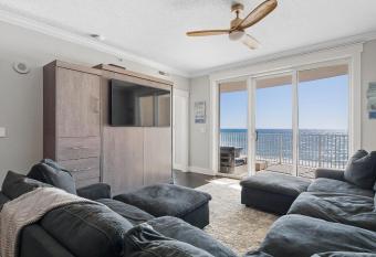 West end ocean front condo now available at Emerald Isle 410 has rooms with a private hot tub