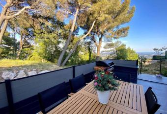 Beautiful duplex with sea view has Balcony rooms